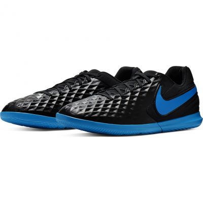 4. Buty halowe Nike Tiempo Legend 8 Club IC M AT6110-004