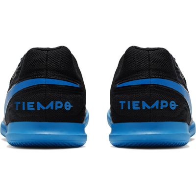 19. Buty halowe Nike Tiempo Legend 8 Club IC M AT6110-004