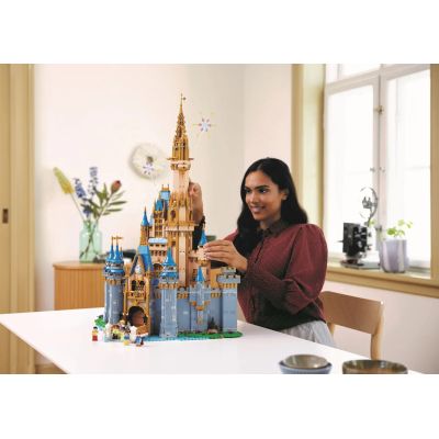10. LEGO Disney 43222 Zamek Disneya