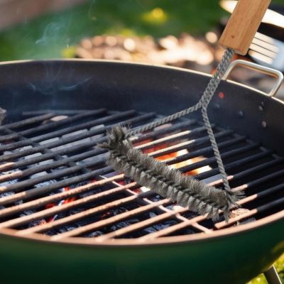 12. SZCZOTKA DO CZYSZCZENIA RUSZTU 30x14CM Z DREWNIANĄ RĄCZKĄ