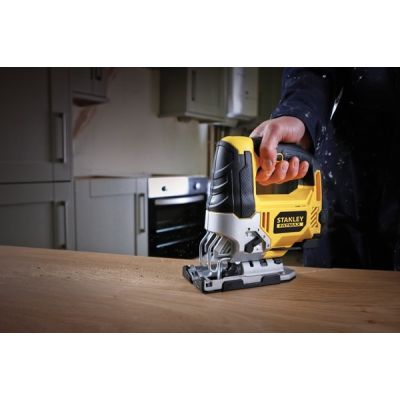 4. Wyrzynarka 710W FME340K Stanley