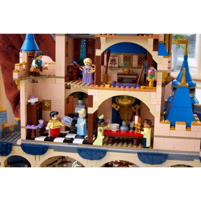 11. LEGO Disney 43222 Zamek Disneya