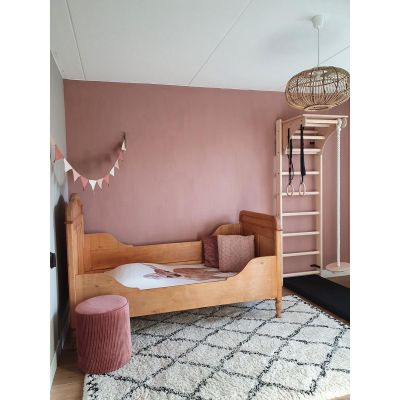 20. DRABINKA Z DREWNIANYM DRĄŻKIEM I AKCESORIAMI BENCHK 112+A204