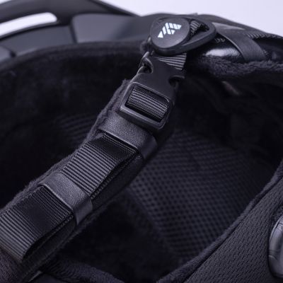 9. Kask Iguana Fangi 92800622351