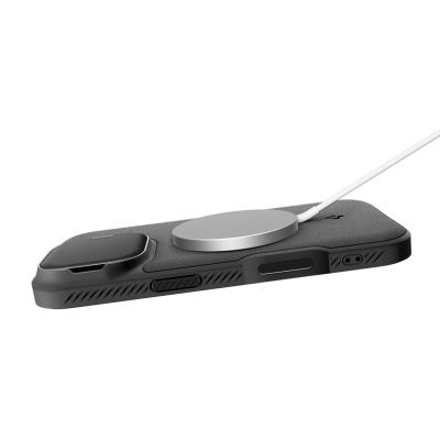 12. Etui Spigen Optik Armor MagSafe na iPhone 17 - czarne
