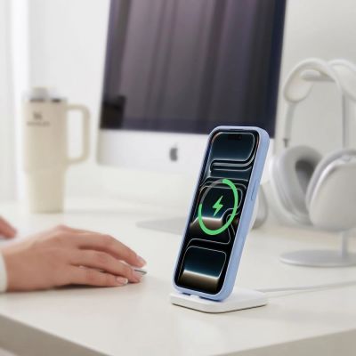 9. Etui Tech-Protect Magmat Magsafe CC na iPhone 18 Pro Max / 17 Pro Max - jasnoniebieskie matowe