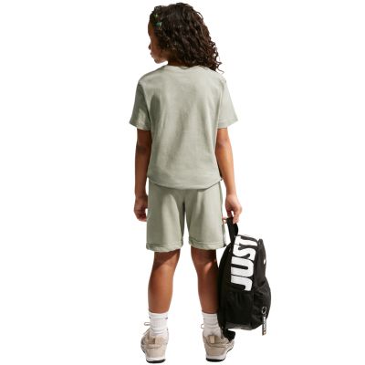 7. Koszulka dla dzieci Nike Sportswear zielona FZ5178 304