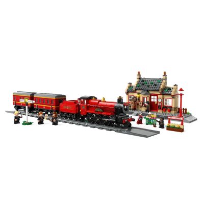 4. LEGO Harry Potter 76423 Ekspres do Hogwartu i stacja w Hogsmeade