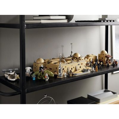 21. LEGO Star Wars 75290 Kantyna Mos Eisley