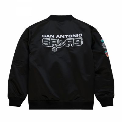 2. Kurtka Mitchell & Ness Lightweight Satin Bomber San Antonio Spurs M SJKT6599-SASYYPPPBLCK