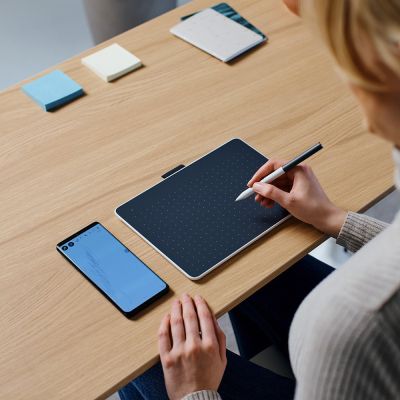 4. Mały tablet piórkowy WACOM One - N GT-130005