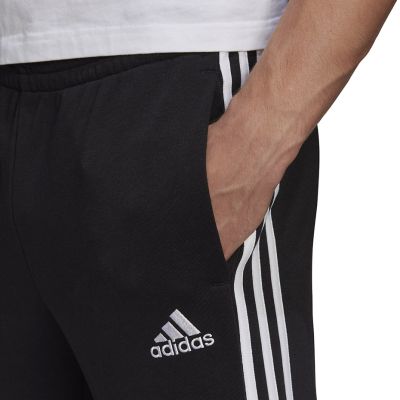 14. Spodnie adidas Essentials Tapered Cuff 3 Stripes M GK8831
