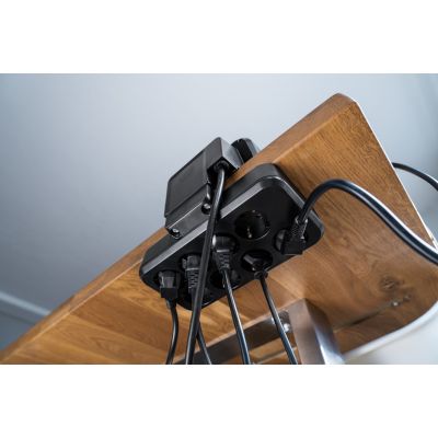 7. Brennenstuhl Duplex Gniazdo stołowe 1x USB A & C, 10x Schuko
