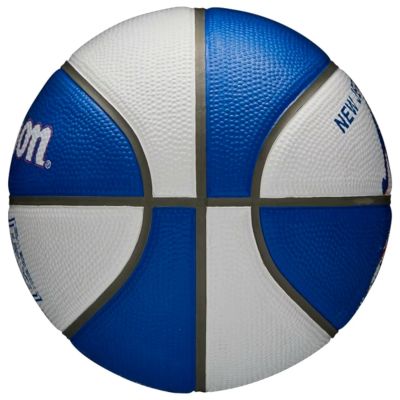 8. Piłka Wilson NBA Team Retro Brooklyn Nets Mini Ball WTB3200XBBRO