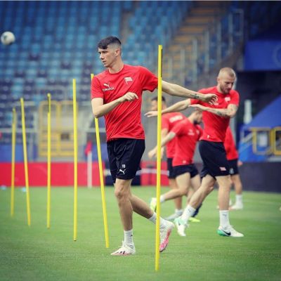 2. Tyczka treningowa Yakima Sport metalowa końcówka 1,6 m niebieska 100646