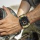 5. Etui Supcase Unicorn Beetle Ore na Apple Watch 10 / 11 (46 mm) - czarno-złote