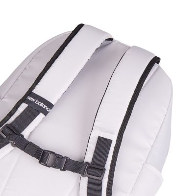 4. Plecak New Balance Essential Backpack WT LAB51900WT