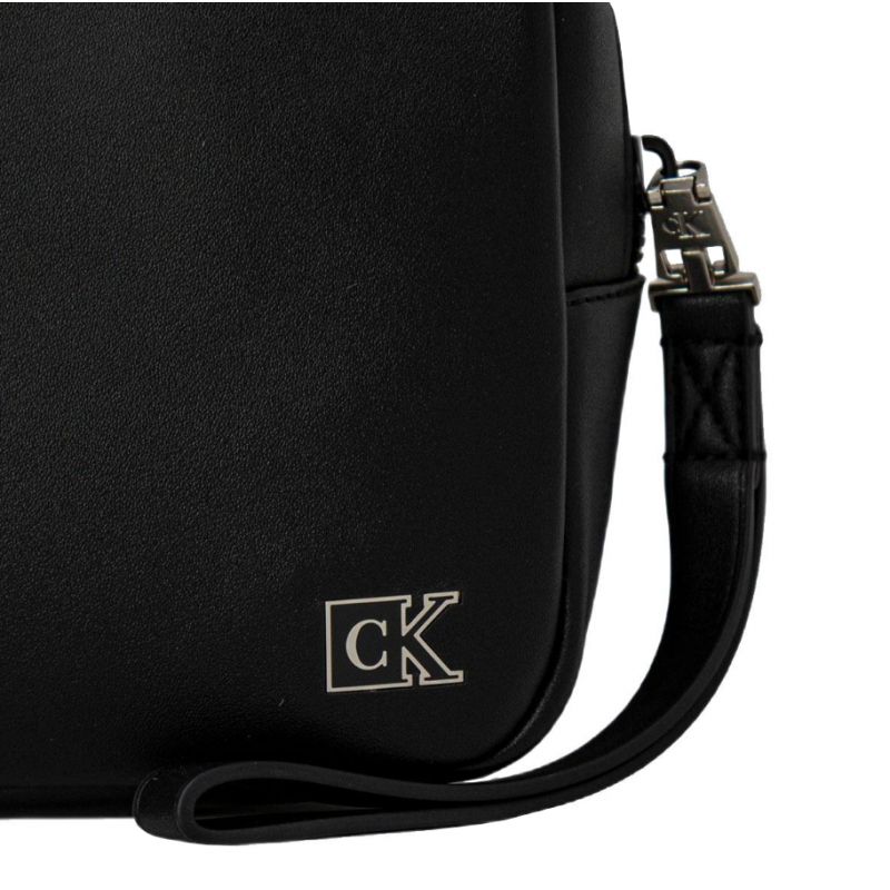3. Kosmetyczka Calvin Klein Jeans Plaque Small Pouch K50K508221