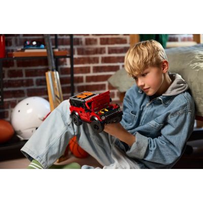 10. LEGO Technic 42213 - SUV Ford Bronco