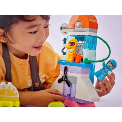 7. LEGO DUPLO  10422 Przygoda w promie kosmicznym 3 w 1