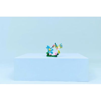 7. LEGO Creator 31384 Dzikie zwierzęta: Kolorowy koliber