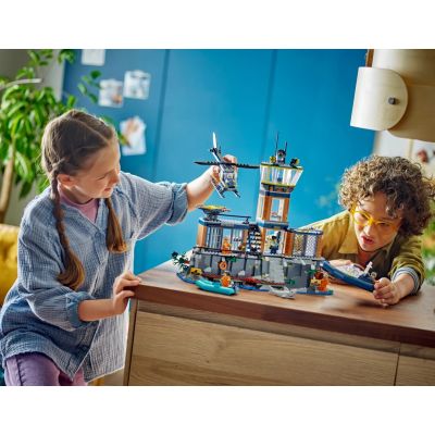 20. LEGO City 60419 Policja z Więziennej Wyspy