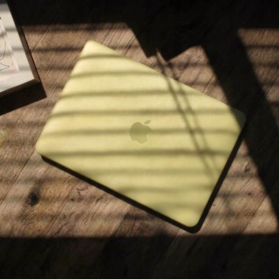 7. Etui Tech-Protect SmartShell na MacBook Neo 13" 2026 - przezroczyste matowe
