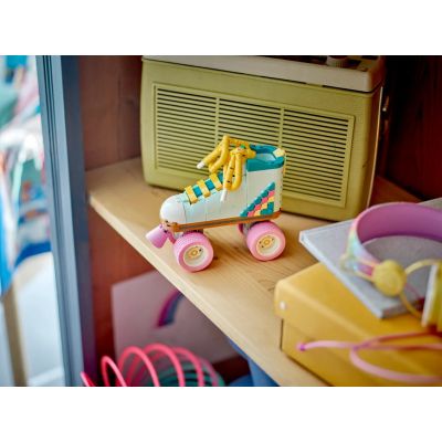 10. LEGO Creator 31148 Wrotka w stylu retro