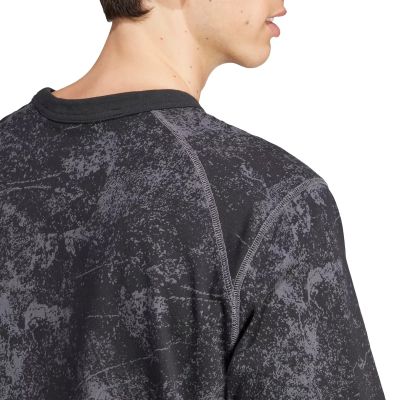 2. Koszulka bawełniana męska adidas Adventure Allover Print Tee Black stylowa czarna (IJ0711)