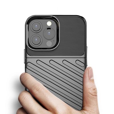 6. Thunder Case elastyczne pancerne etui pokrowiec iPhone 13 Pro Max zielony