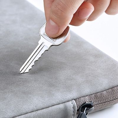 7. Pokrowiec Ugreen LP187 na laptopa 14"-14,9" - szary