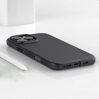 18. Etui Nillkin Super Frosted Shield Pro na iPhone 16 Pro - czarne