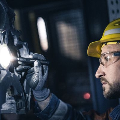 9. Ledlenser P2R Czarny Latarka długopisowa LED