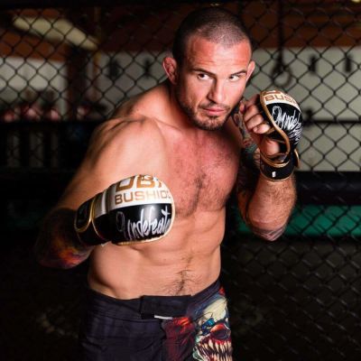 3. Rękawice MMAsparingowe S/M - Undefeated - Valor Series