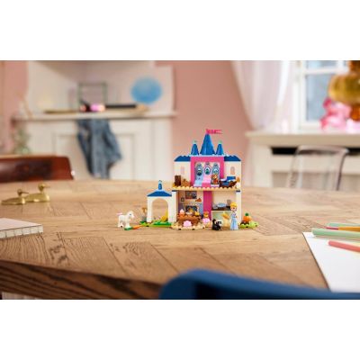 12. LEGO Disney 43283 - Zamek Kopciuszka i jej zwierzęcych przyjaciół