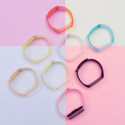 3. Pasek silikonowy do Xiaomi Mi Band 5 / 6 / 7 opaska - złoty