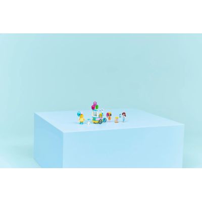 10. LEGO Friends 42692 Stoisko z lodami i balonami