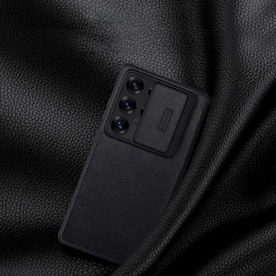 6. Etui Nillkin Qin Pro na Samsung Galaxy S25 Ultra z klapką i osłoną aparatu - czarne