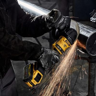 4. DeWALT DCG440N-XJ szlifierka kątowa 18 cm 2,6 kg