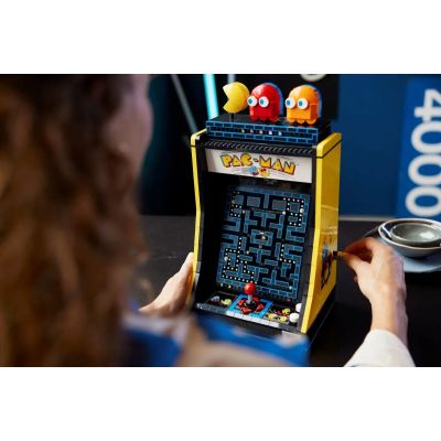 8. LEGO Icons 10323 Automat do gry Pac-Man (WYPRZEDAŻ)