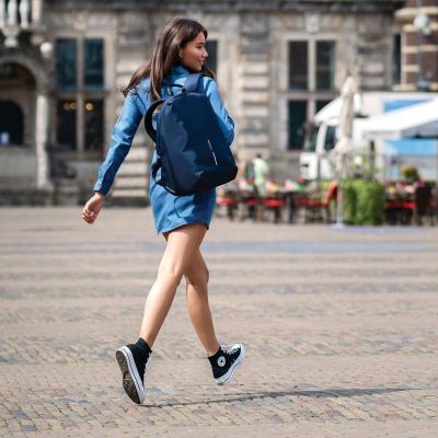 17. XD DESIGN PLECAK ANTYKRADZIEŻOWY BOBBY SOFT GRANATOWY P/N: P705.795