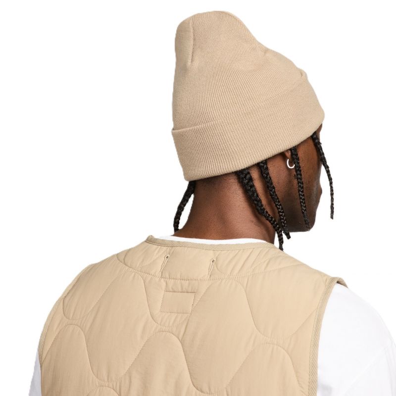 2. Czapka Nike Peak HF0186-247