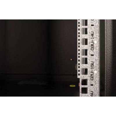 24. Szafa sieciowa wisząca Unique 19" 16U rack 600x600, drzwi szyba, czarny, niedzielona, złożona, 100kg