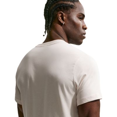 2. Koszulka Nike Sportswear Club AR4997-105