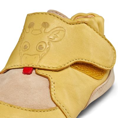 8. Buty do raczkowania ze skóry Affenzahn Crawly Giraffe (01257-60097)