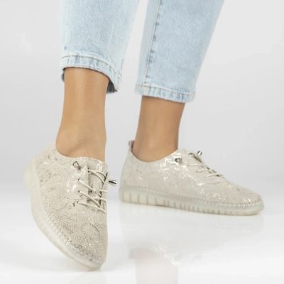 6. Skórzane półbuty na gumki beżowe Filippo DP7810