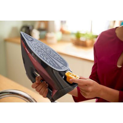 7. Żelazko PHILIPS DST 7022/40