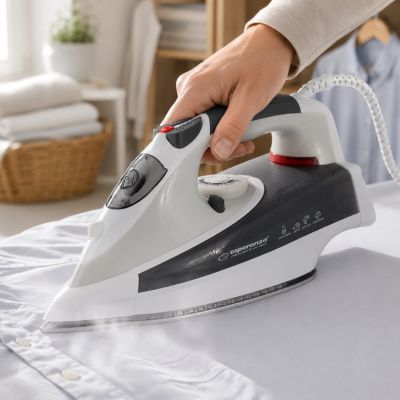 15. ESPERANZA ŻELAZKO PAROWE CHINO CERAMIC 2400W EHI009