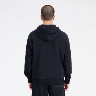 9. Bluza z kapturem New Balance Essentials Hoodie M MT33508BK