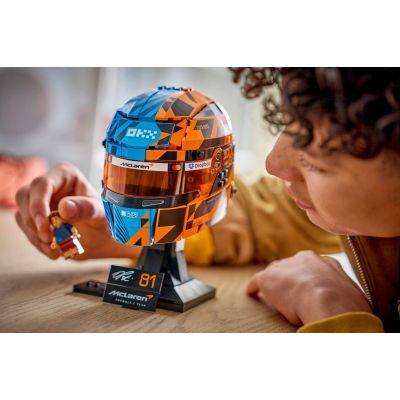 11. LEGO Editions 43017 - Kask Oscar Piastri McLaren Mastercard F1 Team